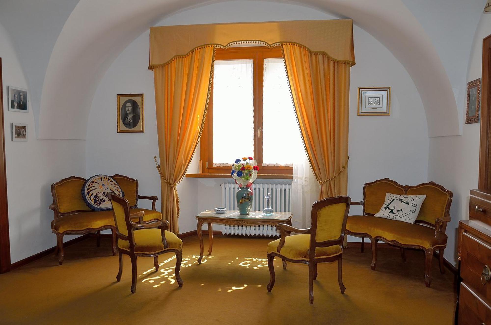 B&B Ca Dei Baroni Pellizzano Luaran gambar
