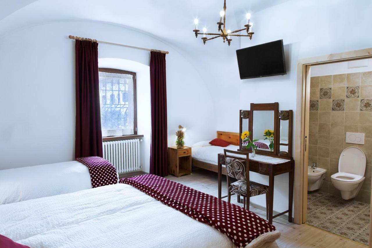 B&B Ca Dei Baroni Pellizzano Luaran gambar